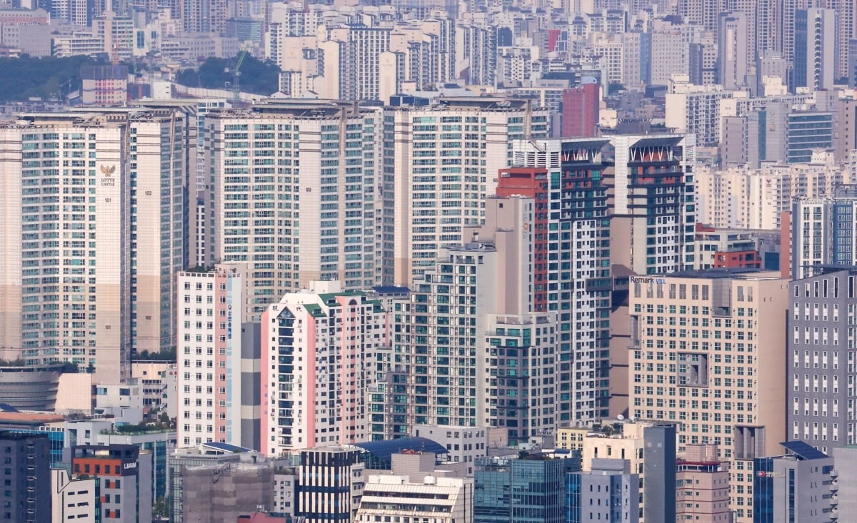 지난 17일 서울 남산에서 바라본 서울 시내 아파트 단지 모습./사진=연합뉴스