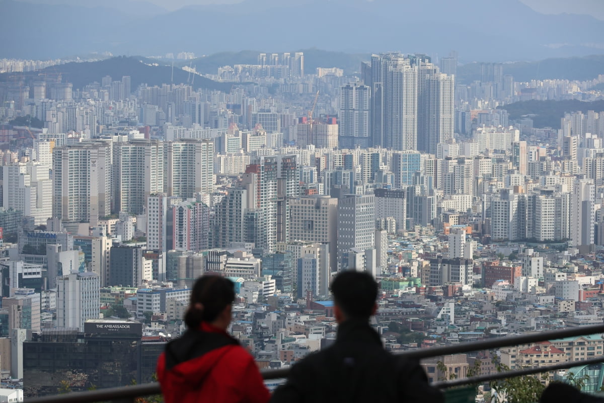 서울 남산에서 바라본 시내 아파트 단지. 사진=연합뉴스