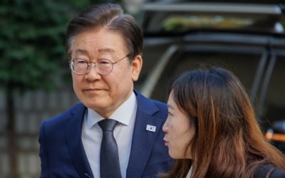 이재명 "연성 친위 쿠데타 진행 중…우리 사회 위험해질 것"