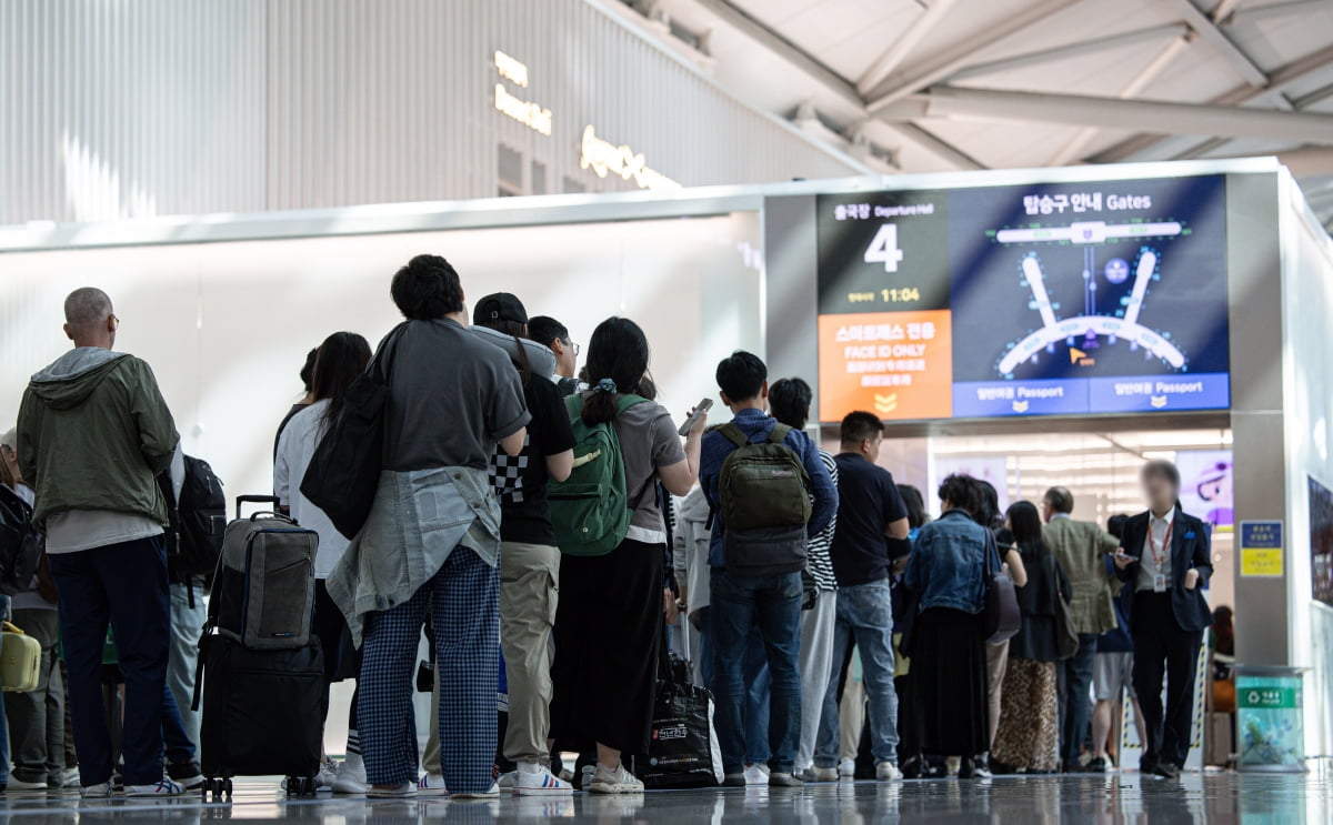 인천국제공항 출국장이 여행객들로 붐비고 있다. 사진=뉴스1