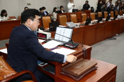 김건희 여사, 친오빠와 국감 증인 채택…'여당 명단'은 빠져