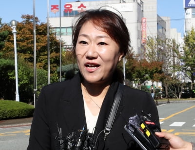 '김건희 공천 개입 의혹' 강혜경, 11시간 넘게 검찰 조사 후 귀가