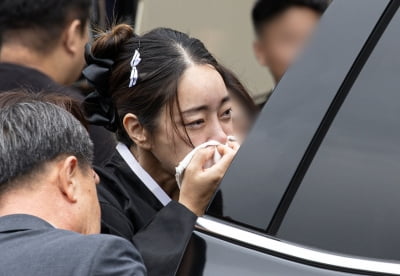 서효림 "엄마, 가지 마" 오열…故 김수미 눈물의 발인식