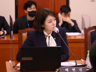 배현진 "김윤덕, 내 법 훔쳐가" vs 金 "정상적 입법활동"