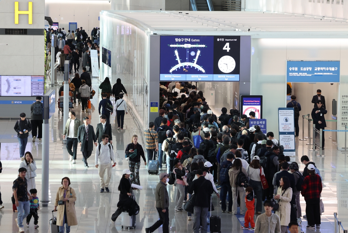 [포토] 오늘부터 중국 무비자 방문…붐비는 인천공항