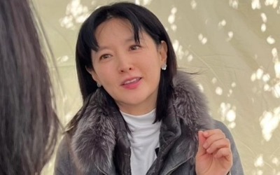 이영애, 쌍둥이 자녀 학교 바자회서 포착…"야호! 완판 감사"