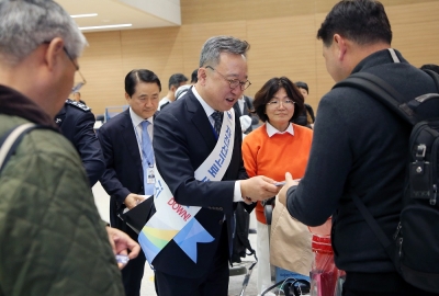 신한은행, 인천공항서 여행자 휴대품 성실신고 캠페인