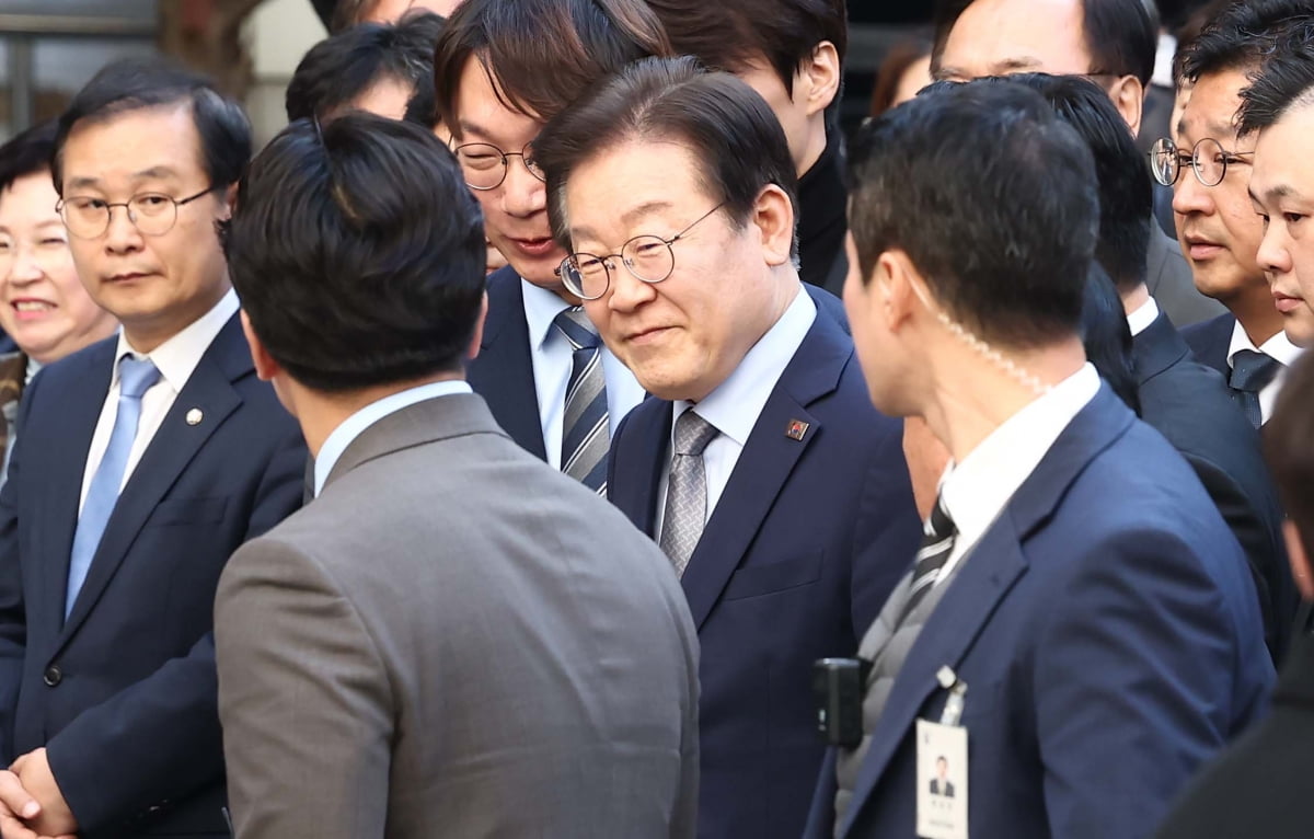 이재명 더불어민주당 대표가 15일 오후 서울 서초구 서울중앙지방법원에서 열린 '공직선거법 위반' 1심 선고 공판에 출석하고 있다. /사진=뉴스1