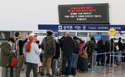 철도노조 준법투쟁 여파…수도권 전동열차 지연운행 지속