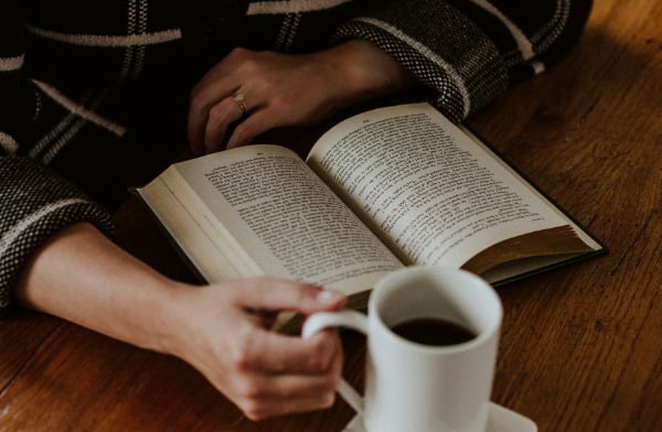 기억하라, 진리는 숨어서 드러난다는 것을