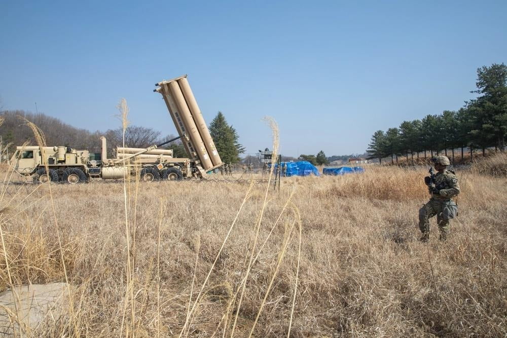 경북 성주에 고고도 미사일방어체계(THAAD·사드)가 2017년 배치된 이래 처음으로 기지 밖에서 발사대 전개훈련이 진행되고 있다. 연합뉴스