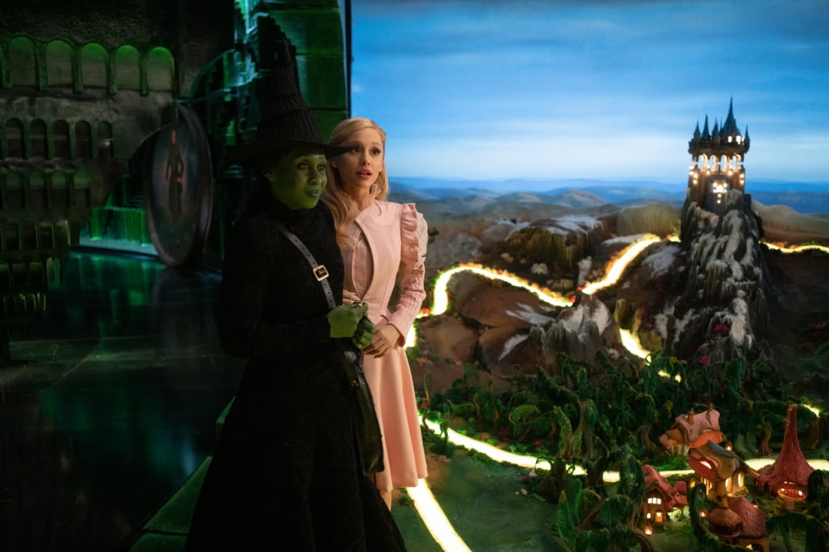 The Green Witch and Glinda with explosive singing skills... ‘Wicked’, a movie like a live concert 