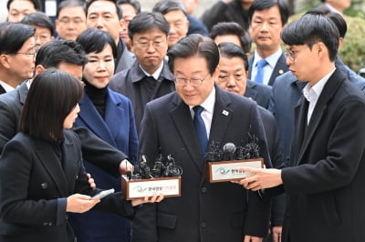 이재명, 법원 입장…오늘도 질문엔 '묵묵부답'