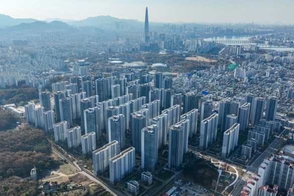 입주를 이틀 남겨둔 서울 강동구 둔촌동 올림픽파크포레온. / 연합뉴스