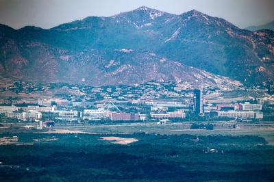 北, 한국이 만든 개성공단 전력공급용 송전탑 전선 끊었다 [종합]