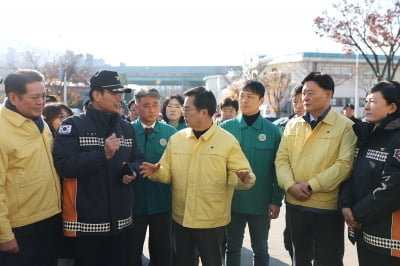 '눈과의 전쟁' 선언 김동연 경기지사, 대설 피해복구에 '총 301억 5000만원' 긴급지원