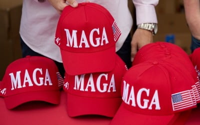 "트럼프 셰셰"…'MAGA 모자' 팔아 이틀간 2800만원 벌었다