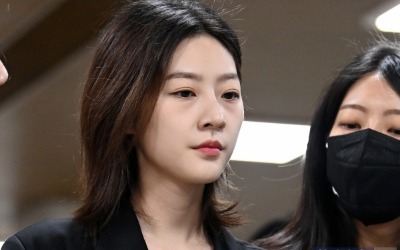 '영화 복귀' 김새론… 제약사 대표가 투자부터 주인공까지, 왜?