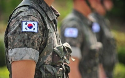 말년병장보다도 적다더니…軍하사 월급 최대 100만원 올린다