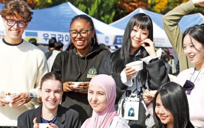 [사진으로 보는 세상] "저희 나라 음식 맛 좀 보세요"…계명대 세계 음식 축제