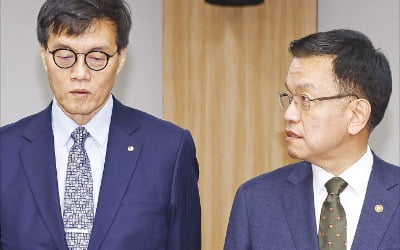 환율·가계빚 불안에 韓銀 진퇴양난…"이달 금리 내리기 어려울 듯"