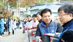 "겨울 맹추위 막아주는 온정 배달합니다"