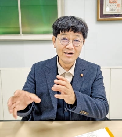 "디지털과 인공지능 전환 아우르는 포괄적 기업 지원 로드맵 수립해야"