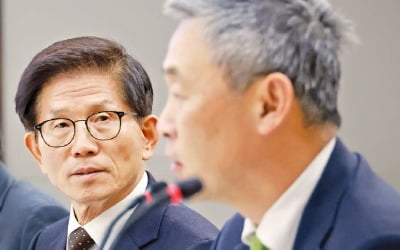 "기술개발 한창인데 장비 끄라니…주52시간이 첨단슬롯 머신 규칙 발목잡아"