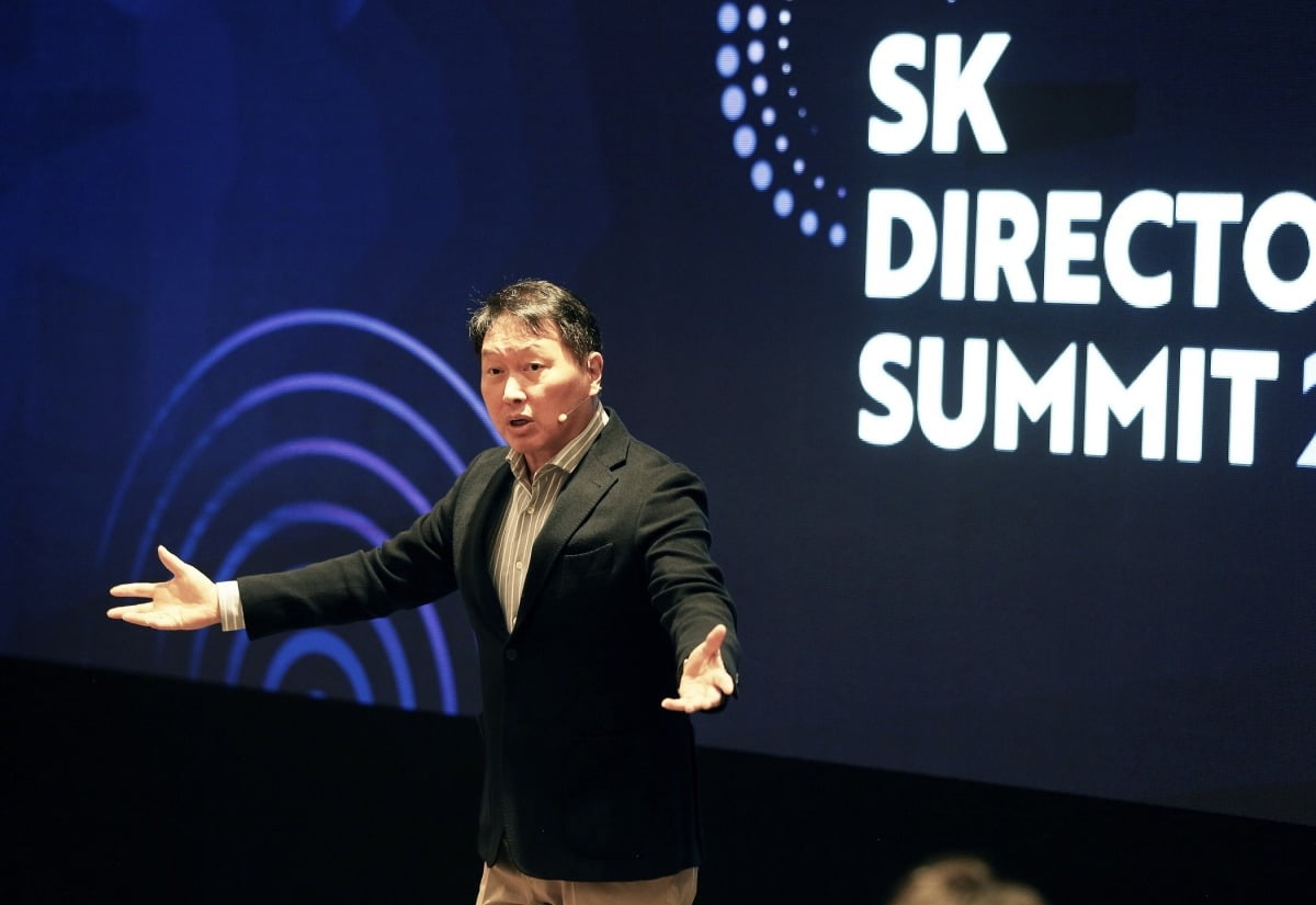 최태원 SK그룹 회장이 11월 7일 서울 광진구 워커힐 호텔에서 'SK 디렉터스 서밋(Directors' Summit) 2024'에서 오프닝 스피치를 하고 있다. 사진=SK수펙스추구협의회