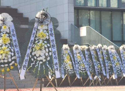 "명예롭게 폐교하라" 남녀공학 막기 위학 동덕여대생들의 외침