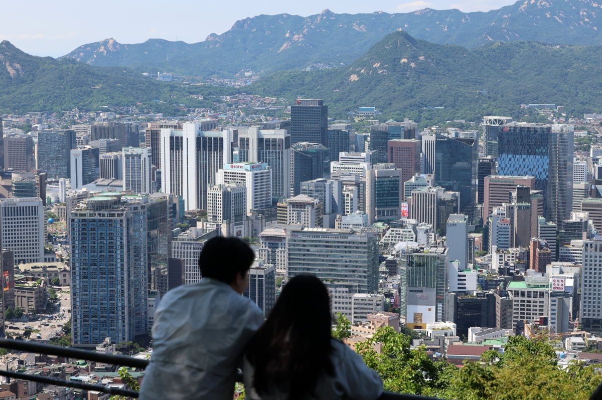 남산에서 바라본 서울 기업 스케치. 사진=최혁 기자