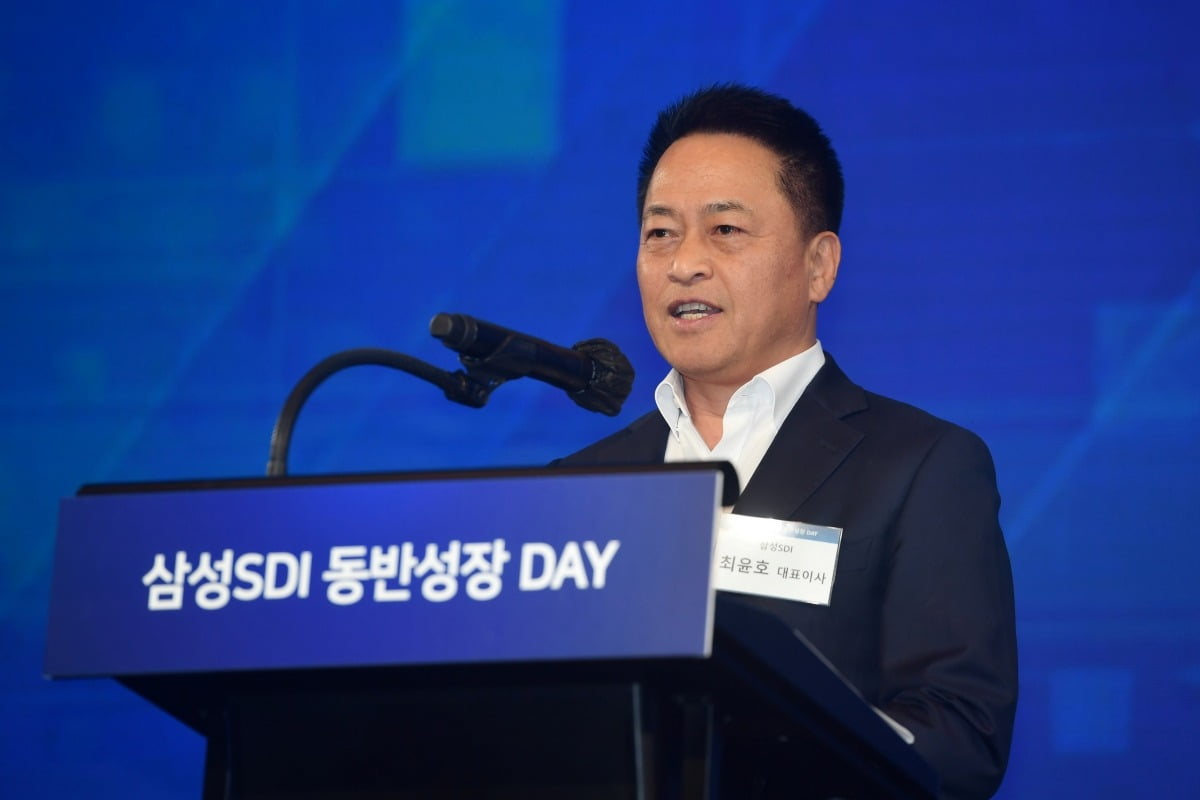 최윤호 삼성SDI 대표이사 사장이 '2024년 삼성SDI 동반성장 DAY'에서 환영사를 하고 있다. 사진=삼성SDI