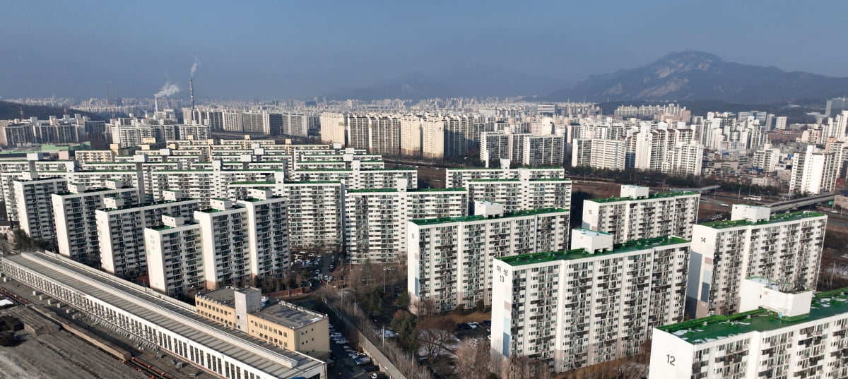 재건축 안전진단과 재개발 노후주택비율 완화 등…2027년까지 95만가구 정비사업 착수.노원구 미미삼(미성, 미륭, 삼호) 아파트 스케치. 사진=최혁 기자