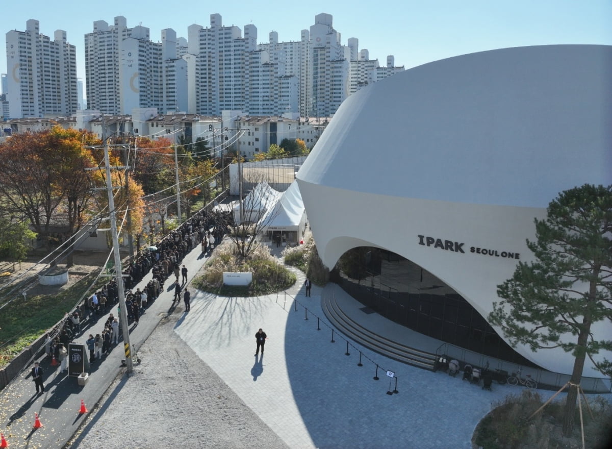 HDC현대산업개발이 공급하는 서울원 아이파크에 2만2100명의 청약 수요가 몰렸다. 사진=HDC현대산업개발