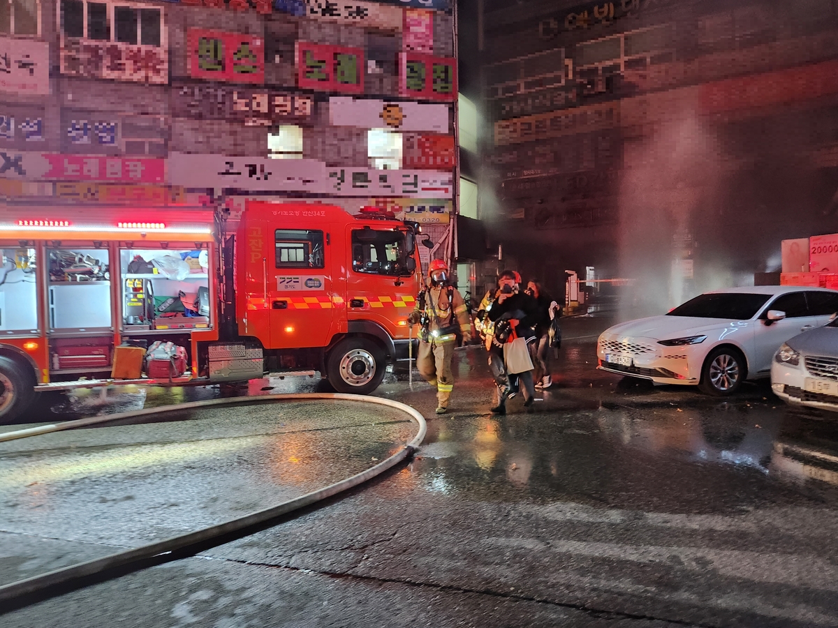 "창문 다 깨!" 31년차 베테랑 구조팀장 판단이 52명 생명 구했다