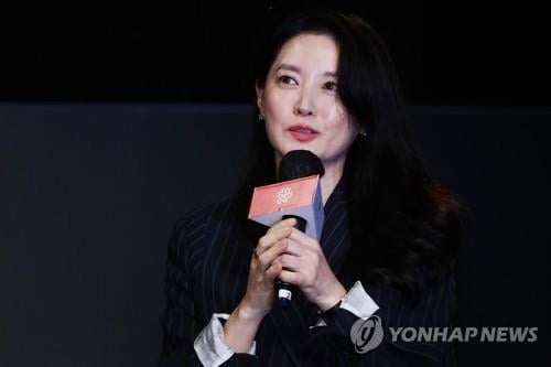 뿔난 이영애, '김여사 연관설' 유튜버와 화해 '거부'