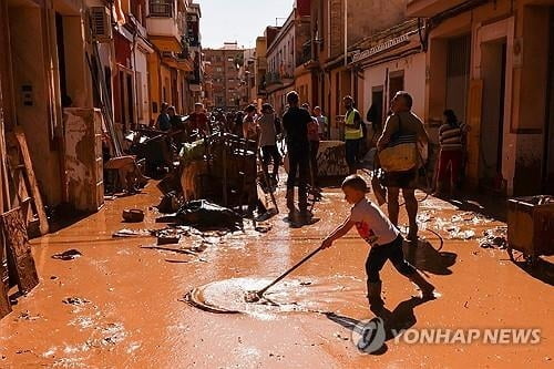 "물이 목까지 찼는데"…12시간 늦은 재난문자 '질타'