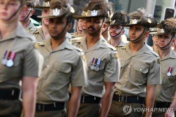 "전역 미루면 4500만원"…병력확보 안간힘