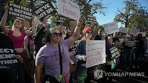 '트럼프 컴백' 뿔난 美여성들…한국식 '4B운동' 급부상