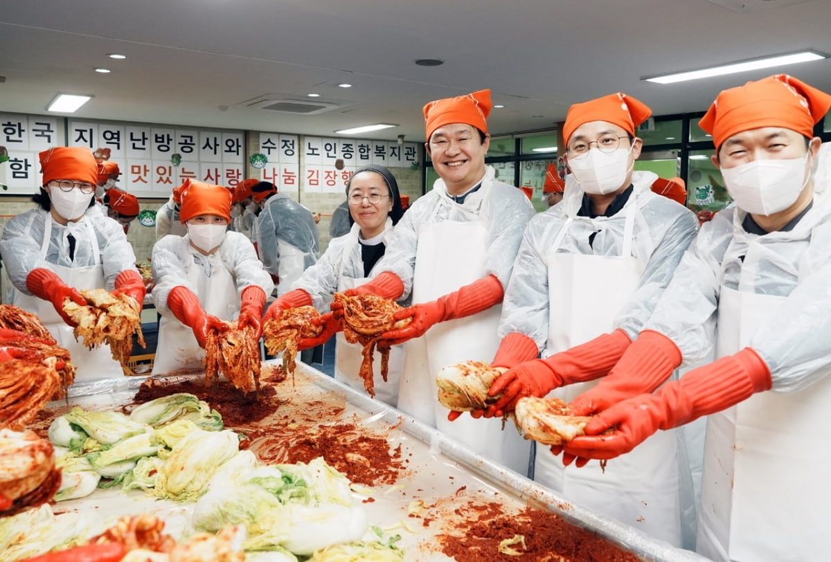 난방공사 "김치로 어르신들에게 온기 나눠요"