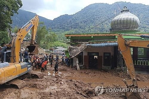 인니 산사태, 홍수까지…16명 사망·6명 실종