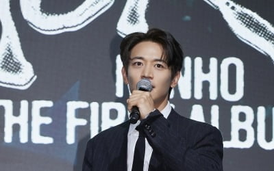 '불꽃 카리스마' 내려놓은 민호, 이번엔 '샤이니스 백' 대신 '콜 백'…동방신기→에스파 총출동[종합]