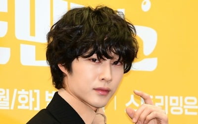 Actor Lee Jong-won Opens Up About Past Relationships and Passion for Fashion