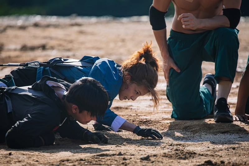 사진제공=웨이브 '여왕벌 게임'