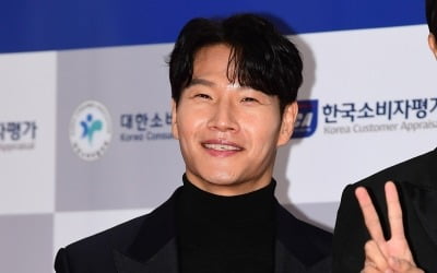 [종합] '48세' 김종국, ♥LA 교포와 핑크빛 터졌다…"결혼하면 손잡고 다닐 텐데" ('런닝맨')