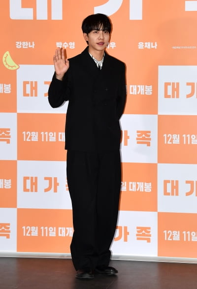 이승기, 훈훈한 외모...삭발이 큰일이었네요[TEN포토]