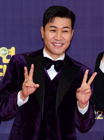 '내년 결혼' 김종민, 축의금 차별 논란 터졌다…"빽가 신지는 주지마" ('신랑수업')