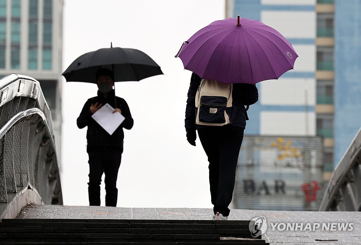 아침 최저기온 영하권…중부지역 곳곳 빗방울