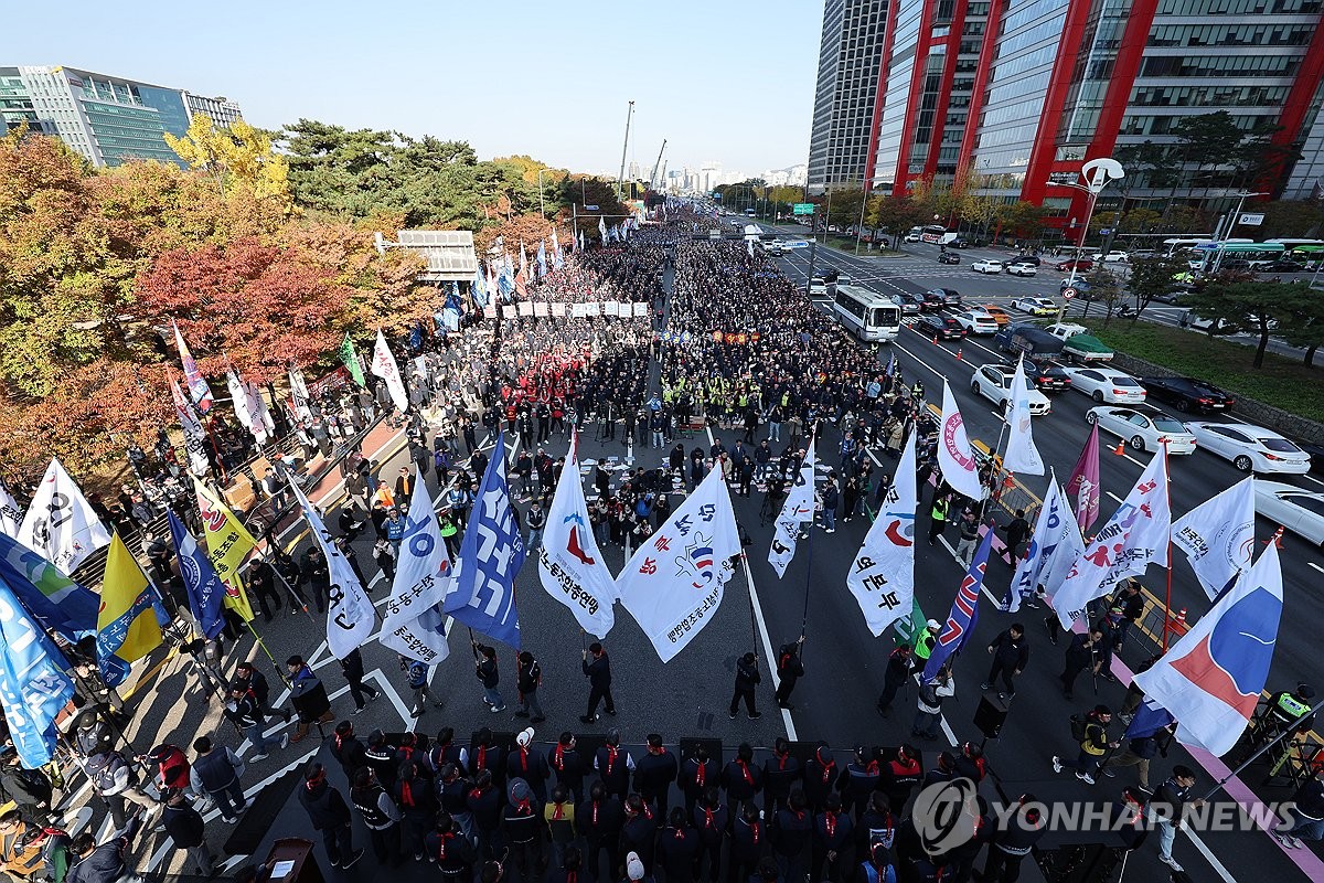 민주노총 등 도심 대규모 집회…경찰과 충돌 11명 체포(종합2보)