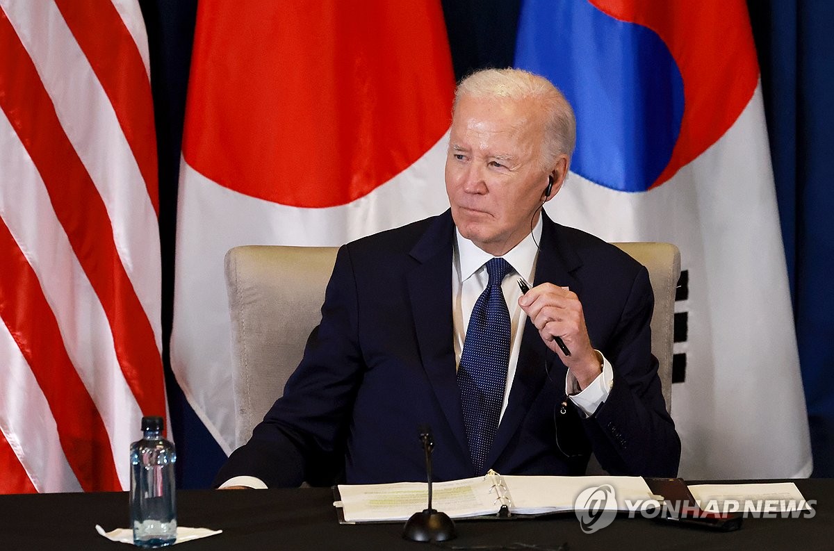 "바이든, 우크라에 美 장거리미사일로 러 본토 깊이 타격 허용"